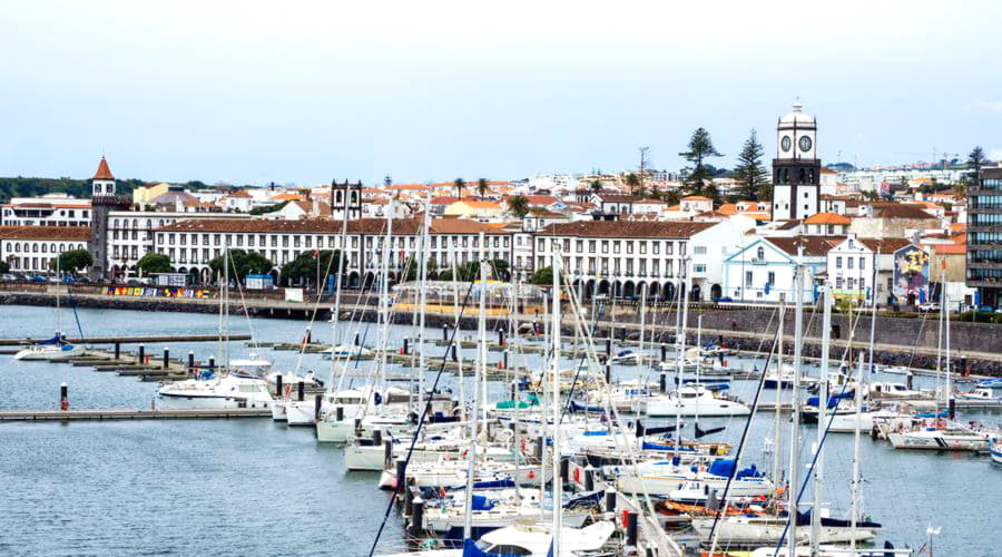 I nostri servizi di noleggio auto offrono una vasta selezione di veicoli a Ponta Delgada.